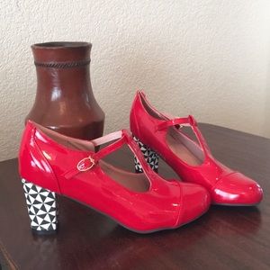Super fun racy t-strap vegan patten leather pumps